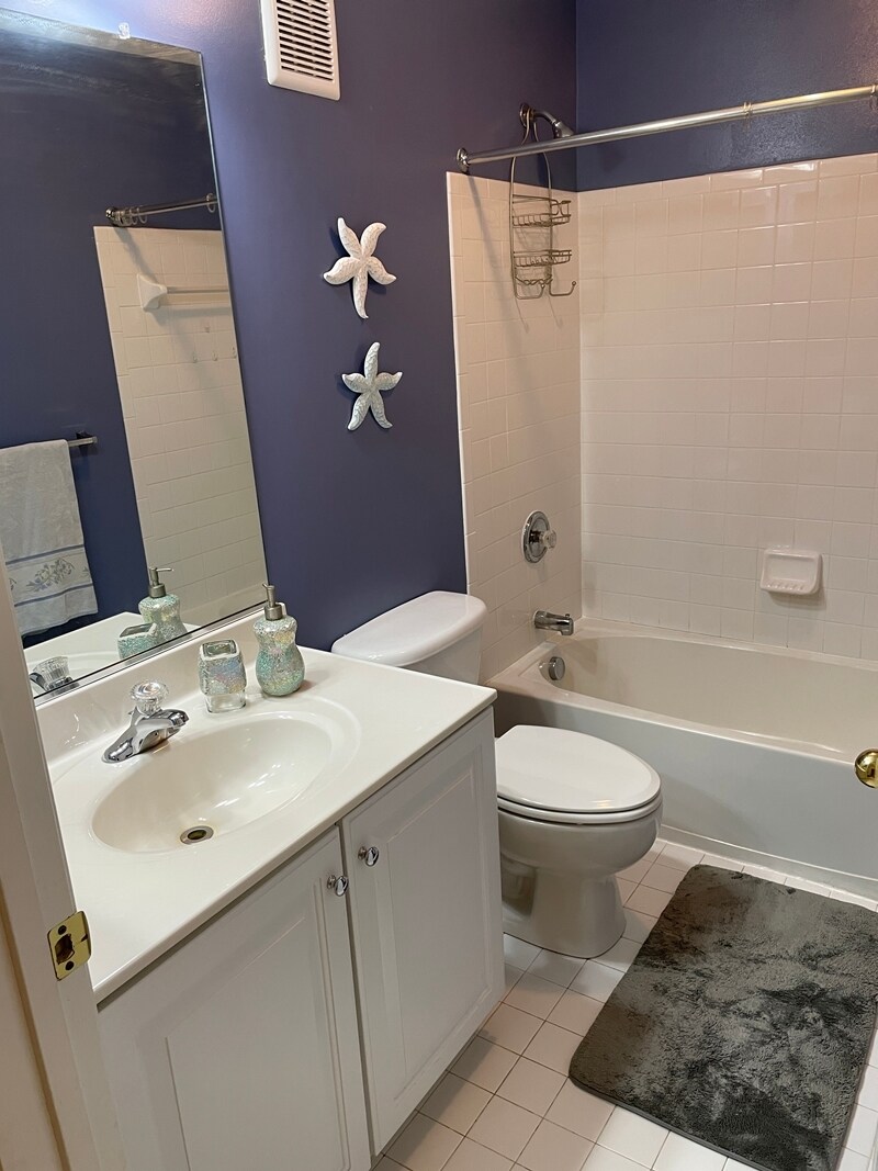 Building Photo - 2147 Hideaway Ct
