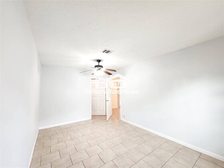 Building Photo - 810 Thistle St