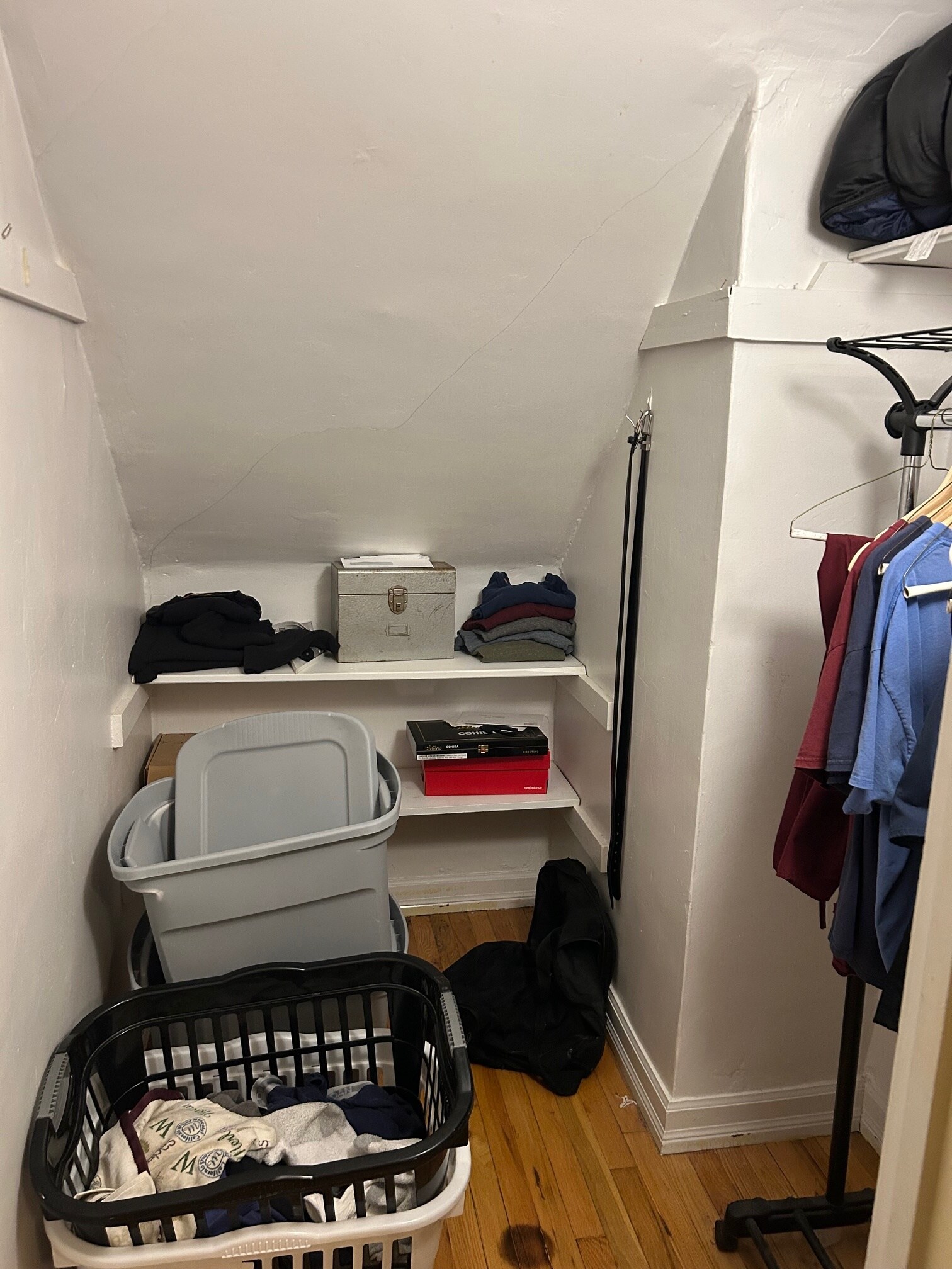 bedroom #1 walk in closet - 1075 Lakepointe St