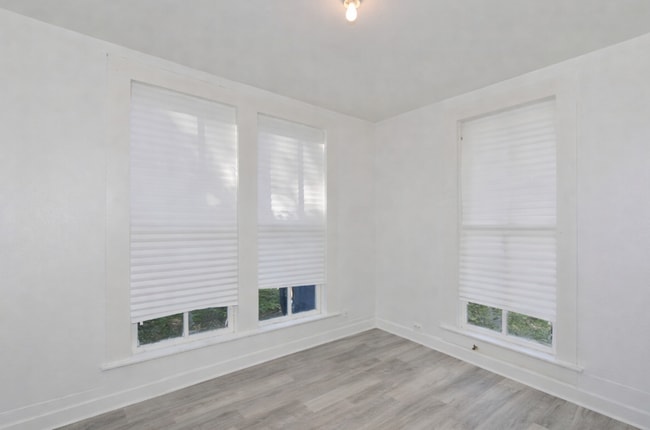 Building Photo - 113 S Olive St