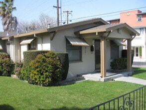 Building Photo - Santa Clara Charm ~ 3BR/1BA on Main Street