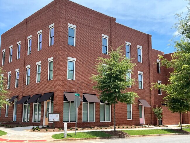 Primary Photo - 4132 N Swann St