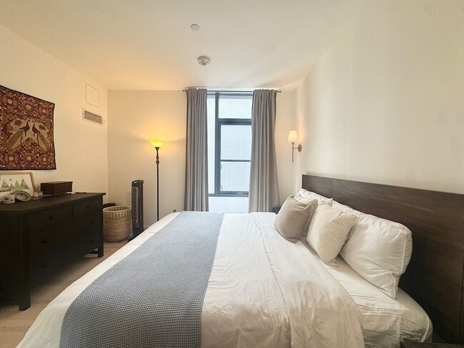 Building Photo - 32 Traveler St