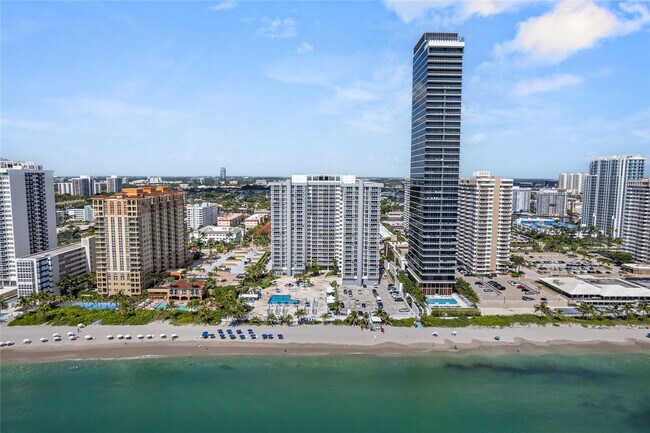 Building Photo - 2030 S Ocean Dr