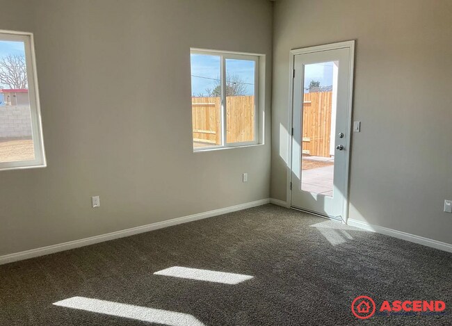 Building Photo - Spacious 4-Bedroom, 2-Bath Home with Fireplace, Garage & Full Appliances — No Pets