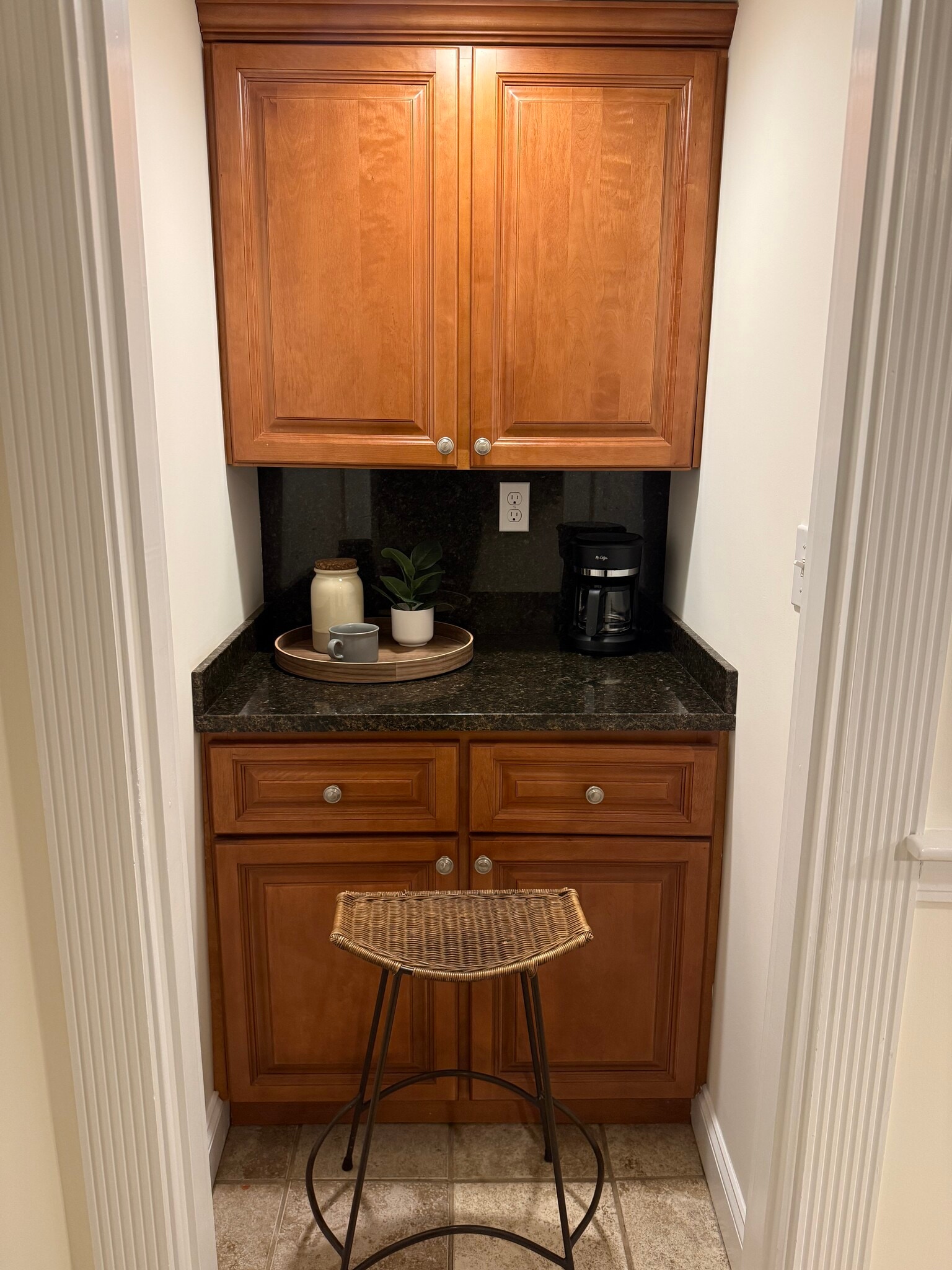 kitchen breakfast nook - perfect for coffee bar or as an additional workspace - 382 Riverway St