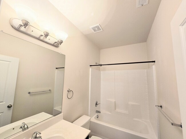 Building Photo - 5237 Lombard St
