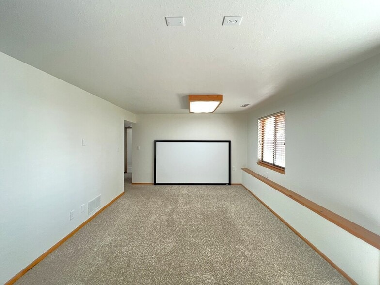 Building Photo - 2909 N Hillway Dr