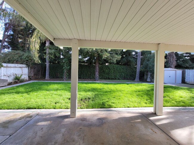 Building Photo - 3 Bedroom 2 Bathroom in NE Visalia!