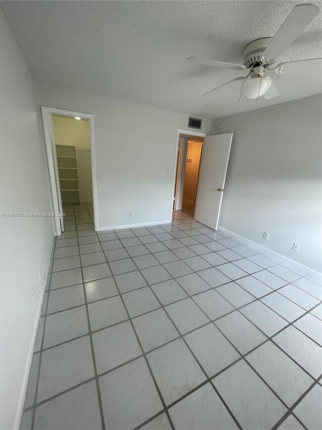Building Photo - 485 Flanders K