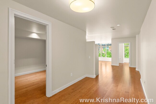 Building Photo - Luxury Downtown Living In The John Ross Building | 1 Bedroom | 1 Bathroom Condo | PDX's SW Water ...