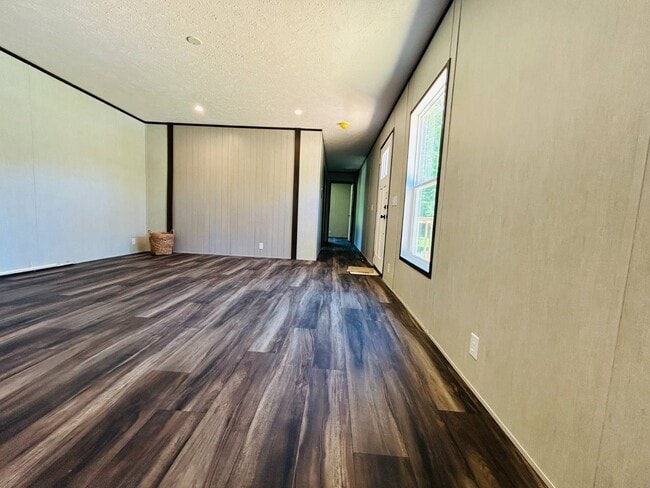 Building Photo - 575 Payne Creek