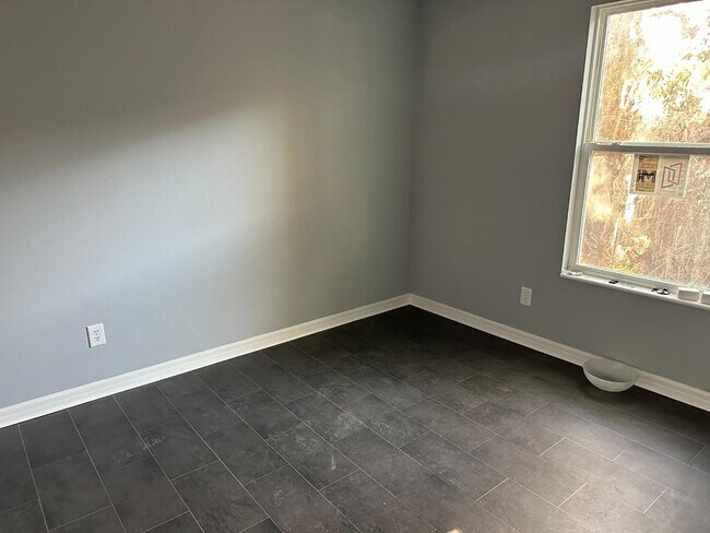 Building Photo - 105 N Davis St