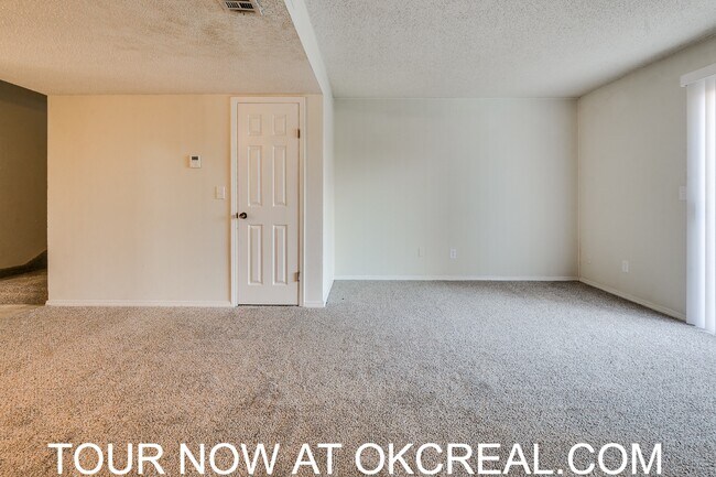 Building Photo - 1207 Lakecrest Dr