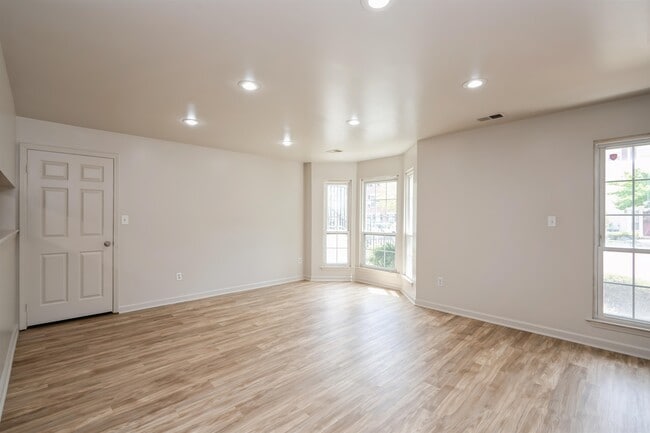 Building Photo - 16 Cypress St