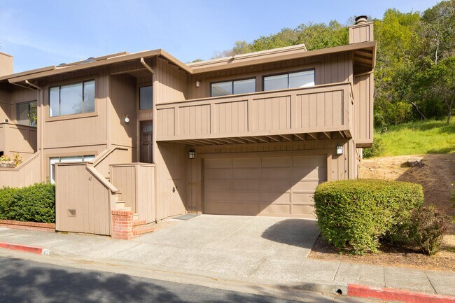 Building Photo - Gorgeous 3bd/2ba Townhouse, complete interior renovation, Modern upgrades, Community Pool -FOUNDA...