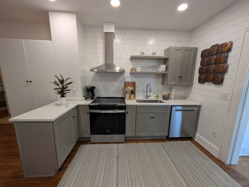 Building Photo - 604 Yarborough St