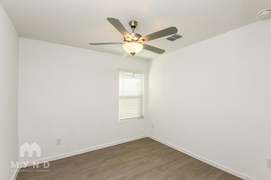 Building Photo - 2708 Ctr Crk Ln