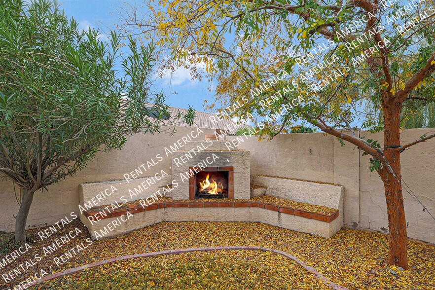 Building Photo - 263 E Ashurst Dr