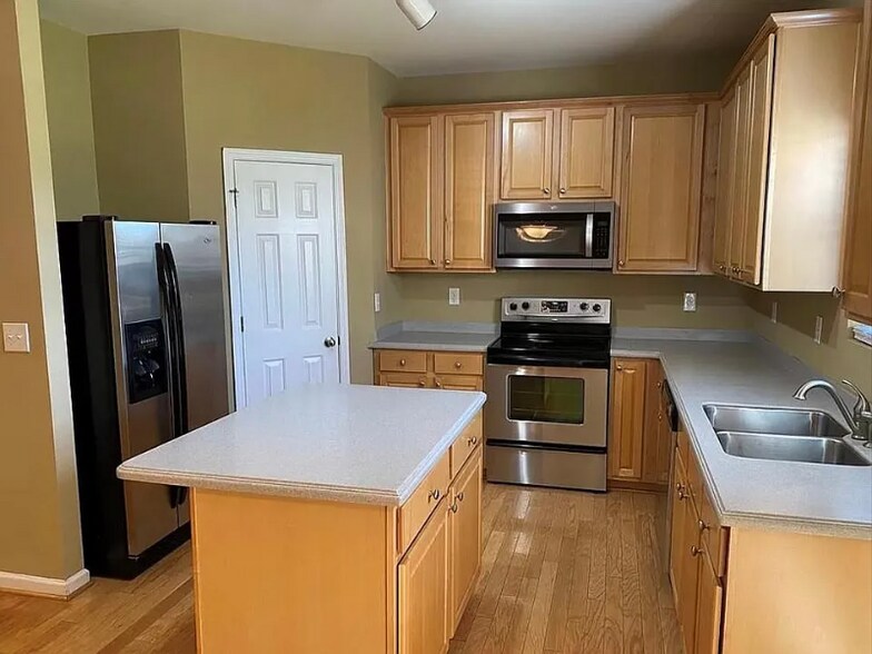 Building Photo - 24 Arbor Hl Pl