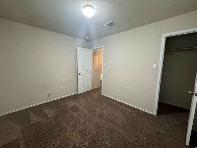 Building Photo - 4 bedroom located in Yowell Ranch!