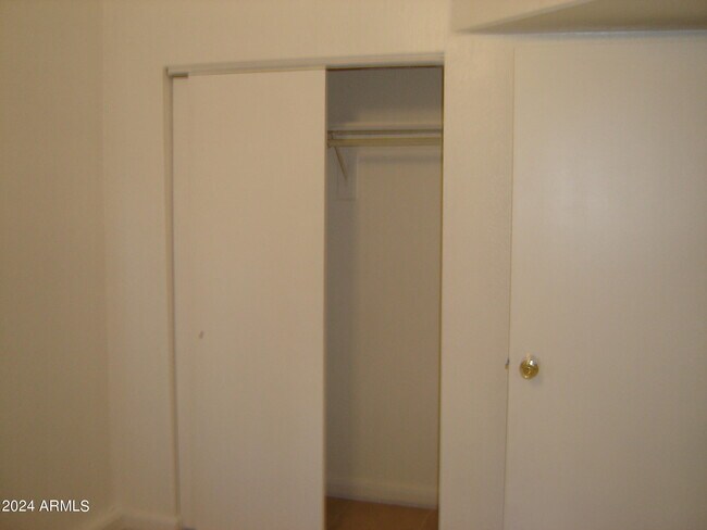 Building Photo - 450 Palm Dr