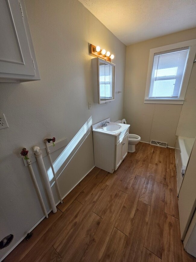 Building Photo - ? 2 Bed | 1 Bath | Fully Fenced Yard | Rent Ready! ?