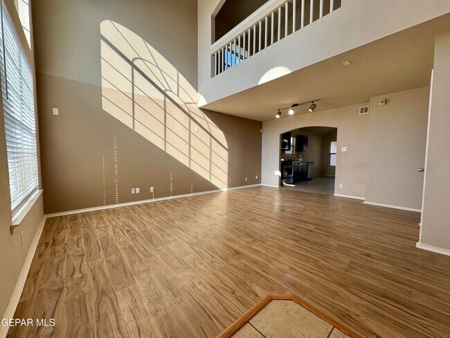 Building Photo - 3813 Loma Dante