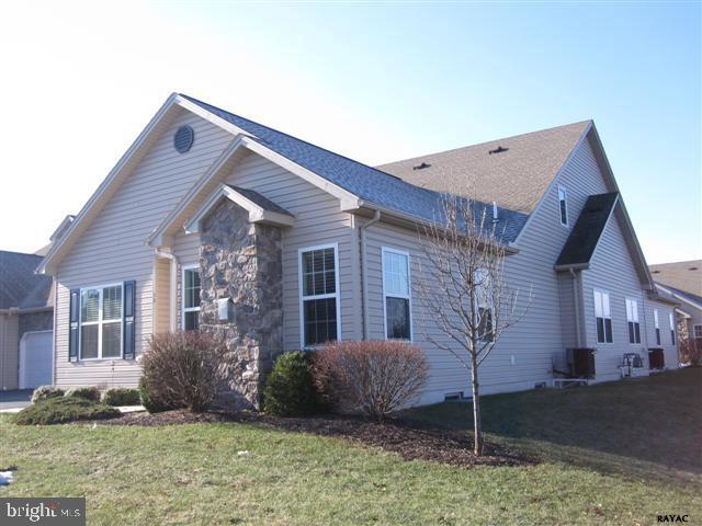Building Photo - 11 Ivy Ln