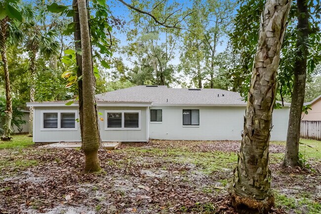 Building Photo - 239 Holiday Ln