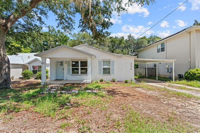 Building Photo - 306 Florida St