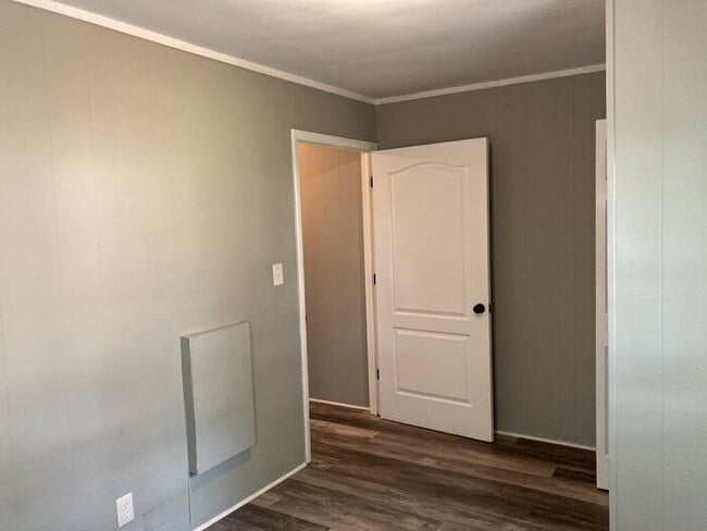 Building Photo - 125 Mallard St