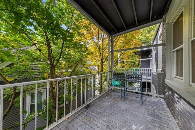 Building Photo - 44 Brackett St