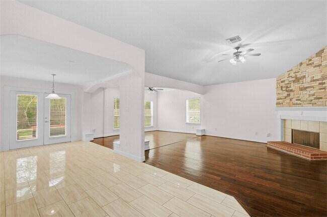 Building Photo - 1403 Lochstone Dr