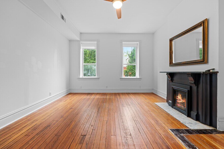 Building Photo - 2014 James St