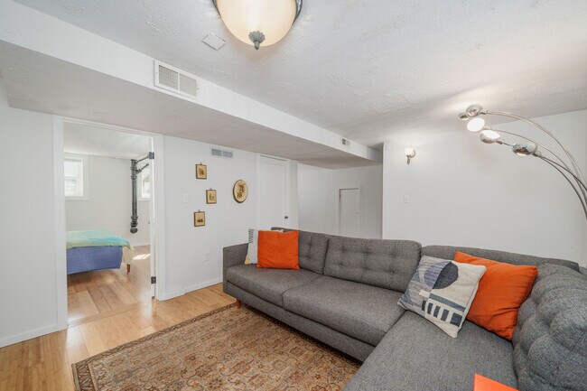 Building Photo - 6654 Flora Ave S