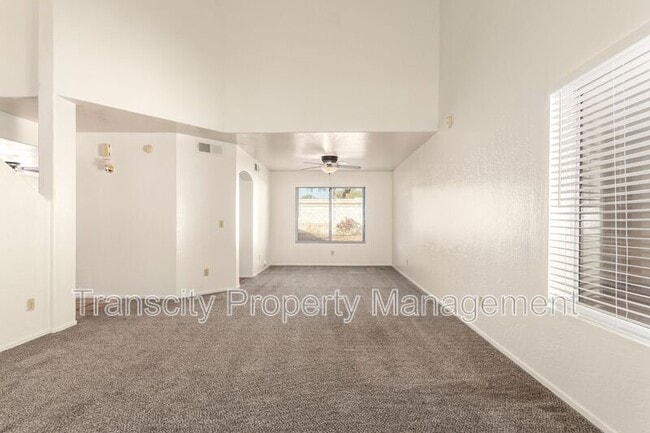 Building Photo - 3722 E Long Lake Rd