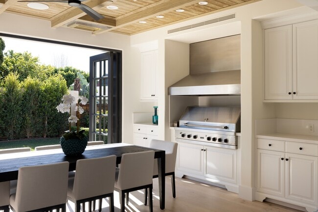 Building Photo - 260 Evening Canyon Rd