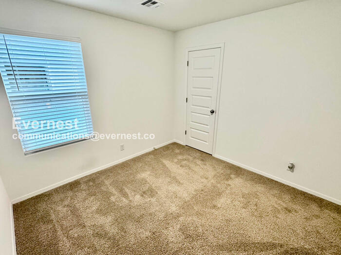 Building Photo - 707 N Dogwood Ave