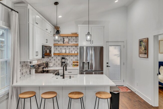 Building Photo - 1331 4th Ave N