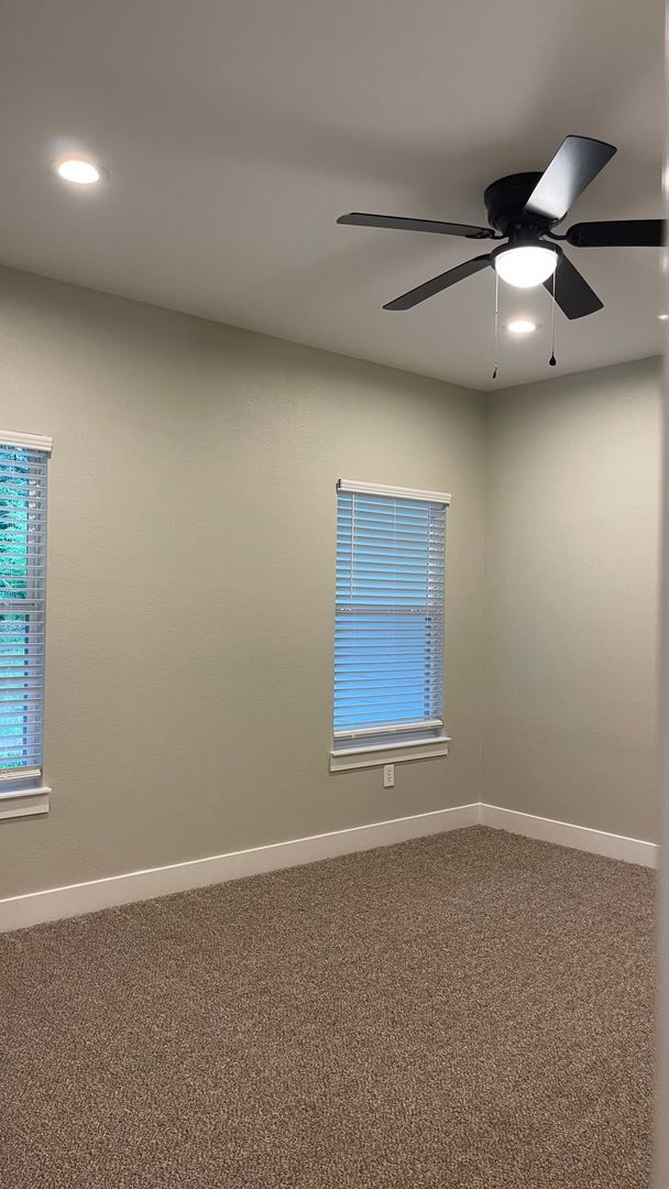 Building Photo - 3 Bed 2 Bath Duplex Close to SFA!!!