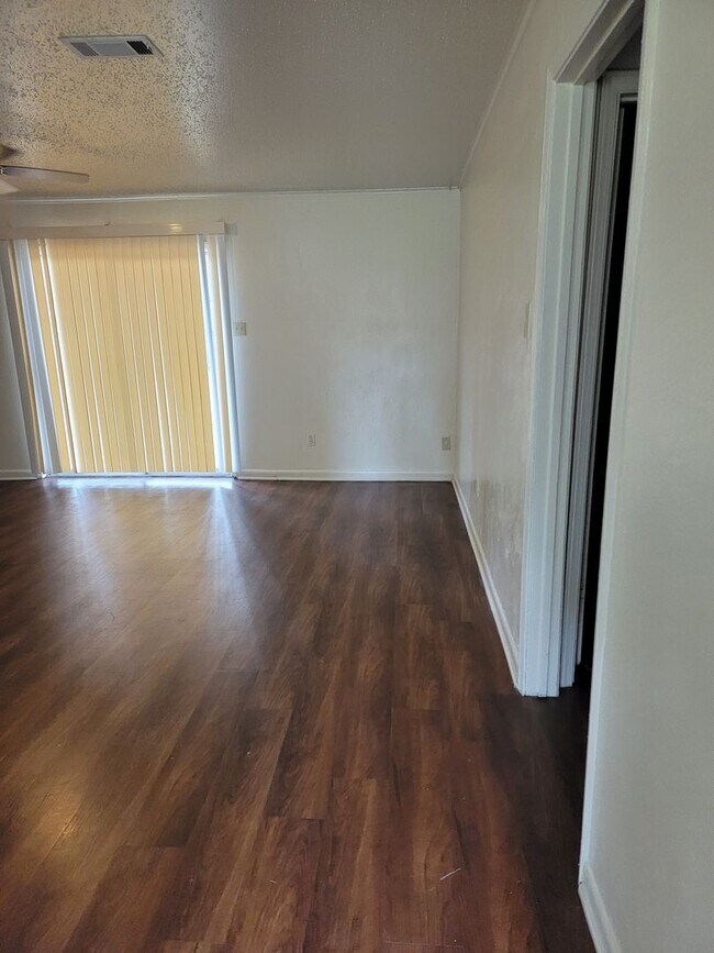 Building Photo - 6411 Frondosa Dr