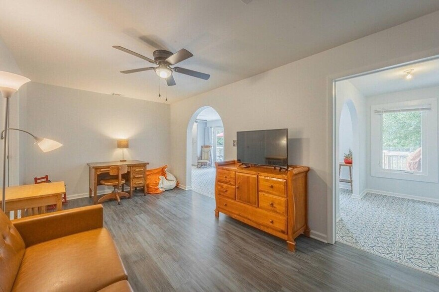 Building Photo - 635 Rivermont Rd