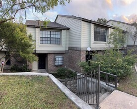 Building Photo - 1938 Holly Hill Dr