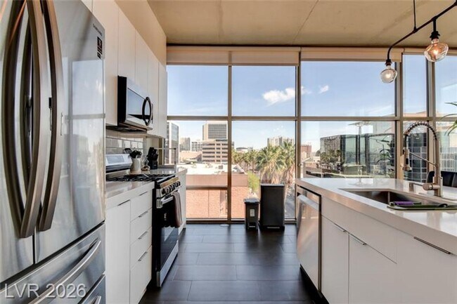 Building Photo - Gorgeous Views! Fully Furnished Modern loft-style