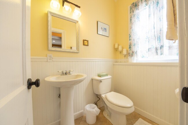 Building Photo - 356 Carteret Pl