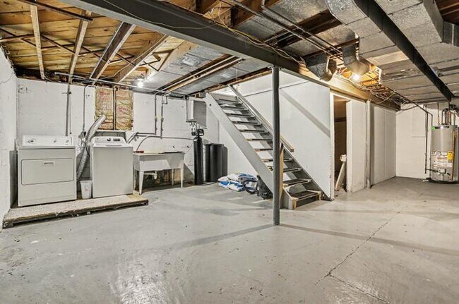 Building Photo - 733 Whites Rd