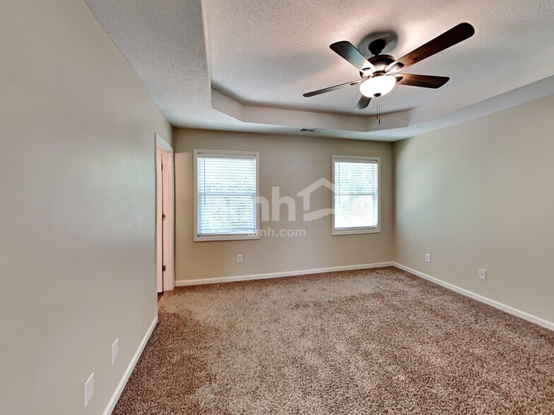 Building Photo - 1021 Whispering Woods Dr