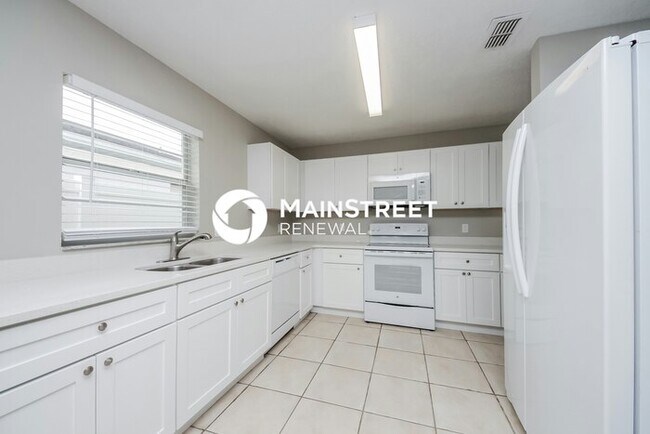 Building Photo - 3 Bedroom Pet-Friendly Home in Kissimmee, FL with Main Street Renewal