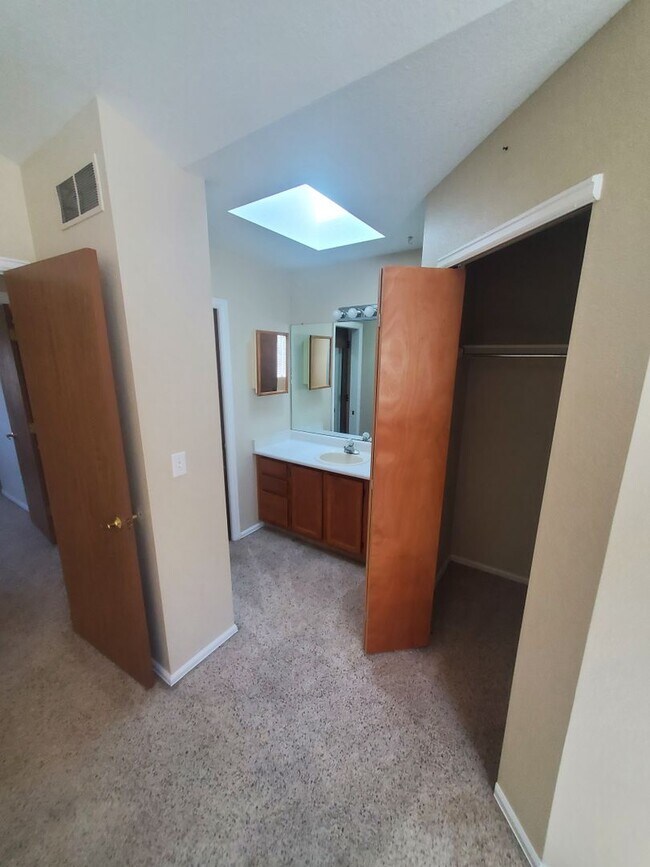Building Photo - 3 Bedroom Home w Extra Room and 2 Car Garage in Stratford Lakes!